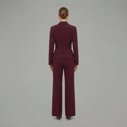 Completo da donna: maglia a maniche lunghe con scollo a V e pantaloni a gamba larga