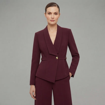 Completo da donna: maglia a maniche lunghe con scollo a V e pantaloni a gamba larga